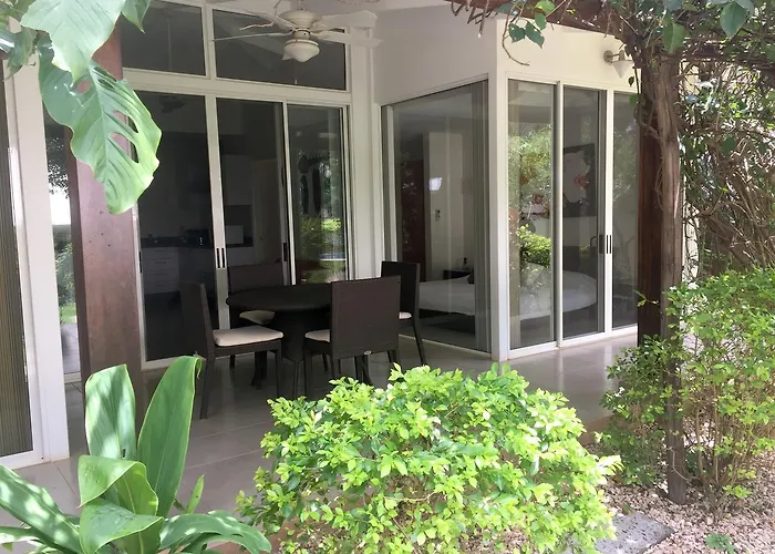 The Breeze Hotel & Villas