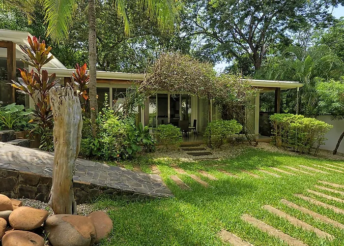 The Breeze Hotel & Villas